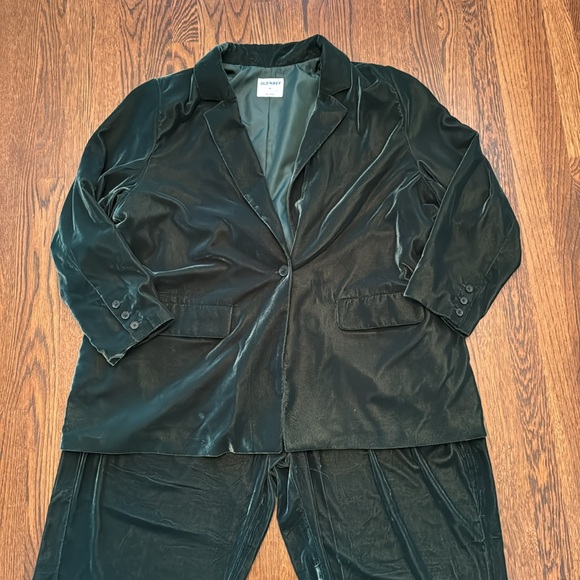 OLD NAVY velour suit - Picture 2 of 4